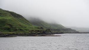Regnerische Klippen von Isle of Mull