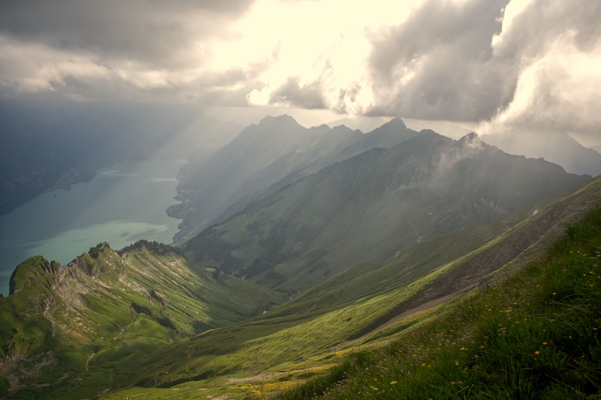 Goldenes Licht in den Alpen